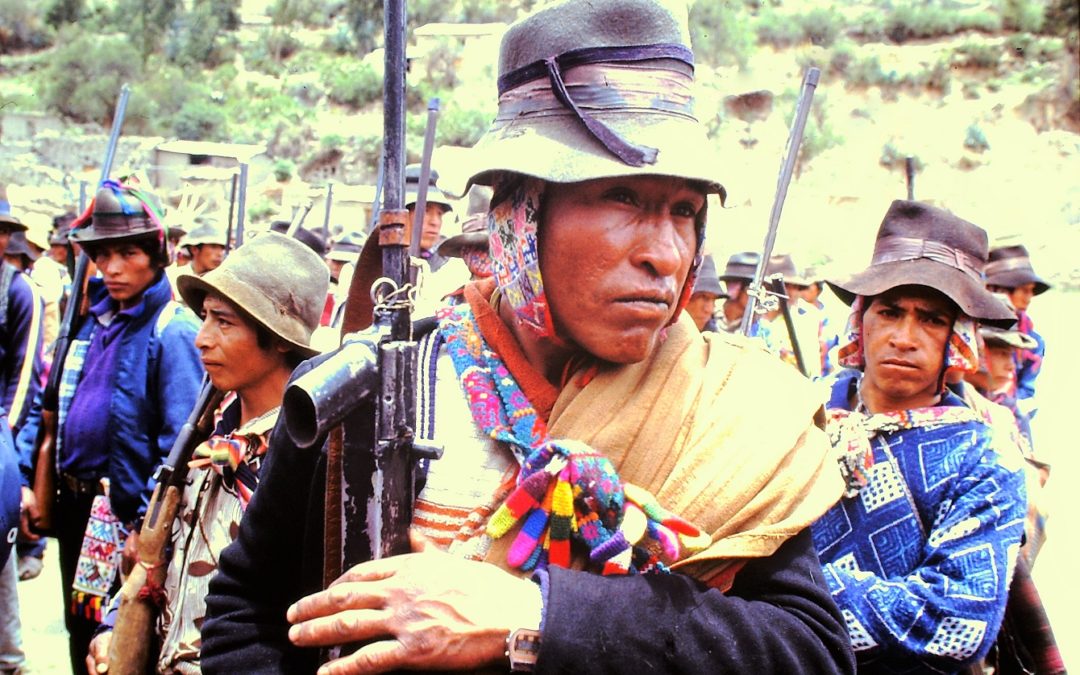 1993 – ENTRE DOS FUEGOS – PERÚ